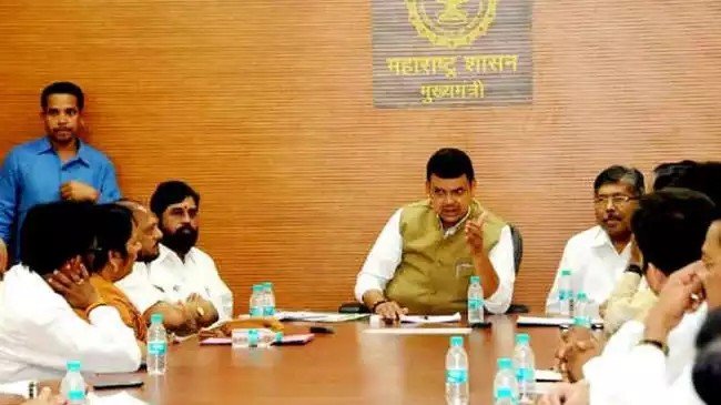 आत्महत्याग्रस्त किसानों के परिजनों के लिए मुख्यमंत्री-मंत्री, विधायक दान करेंगे 1 दिन की सैलरी, शिवसेना मंत्री व जन प्रतिनिधि दान करेंगे एक महीने की सैलरी | New India Times