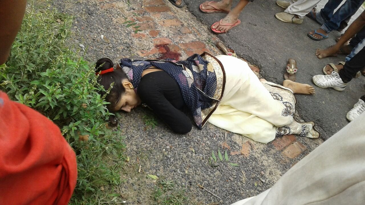 दिनदहाड़े महिला के साथ लूट के बाद हत्या | New India Times