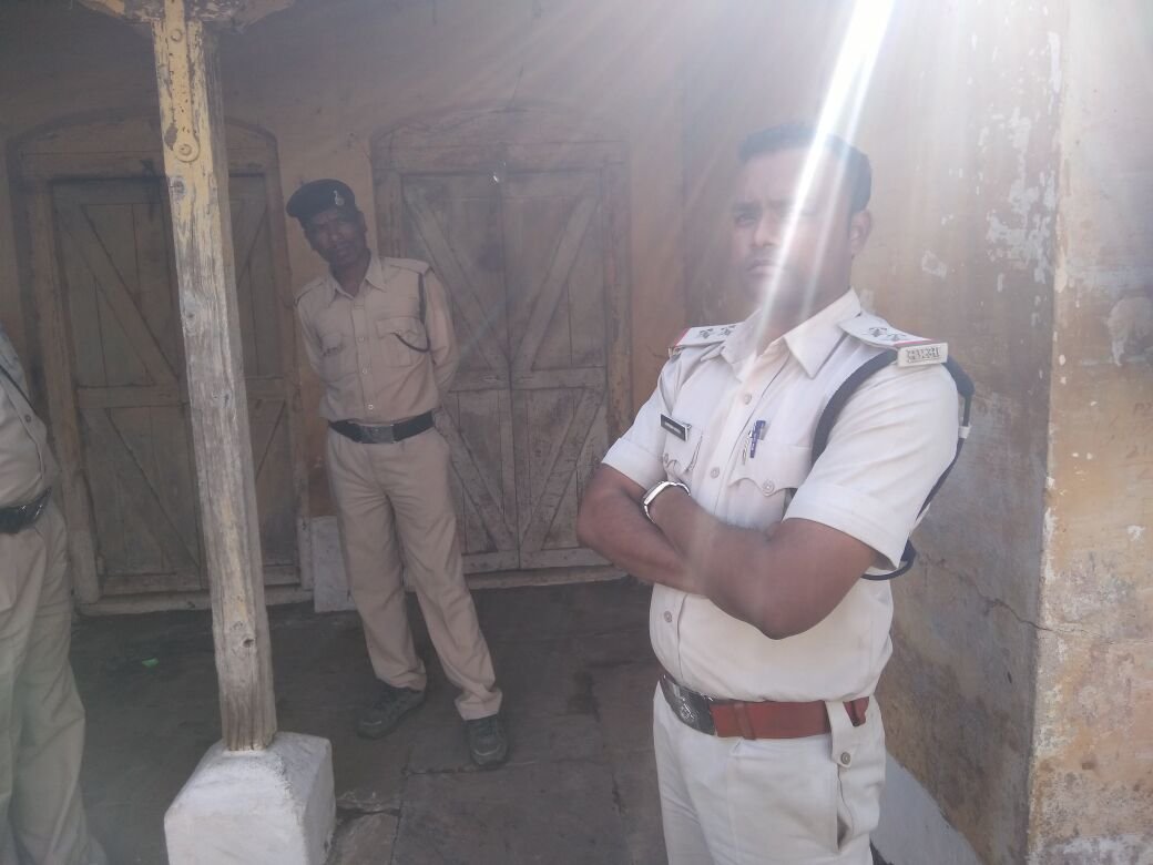 घंसौर का आबकारी कार्यालय देखरेख के अभाव में हुआ क्षतिग्रस्त | New India Times