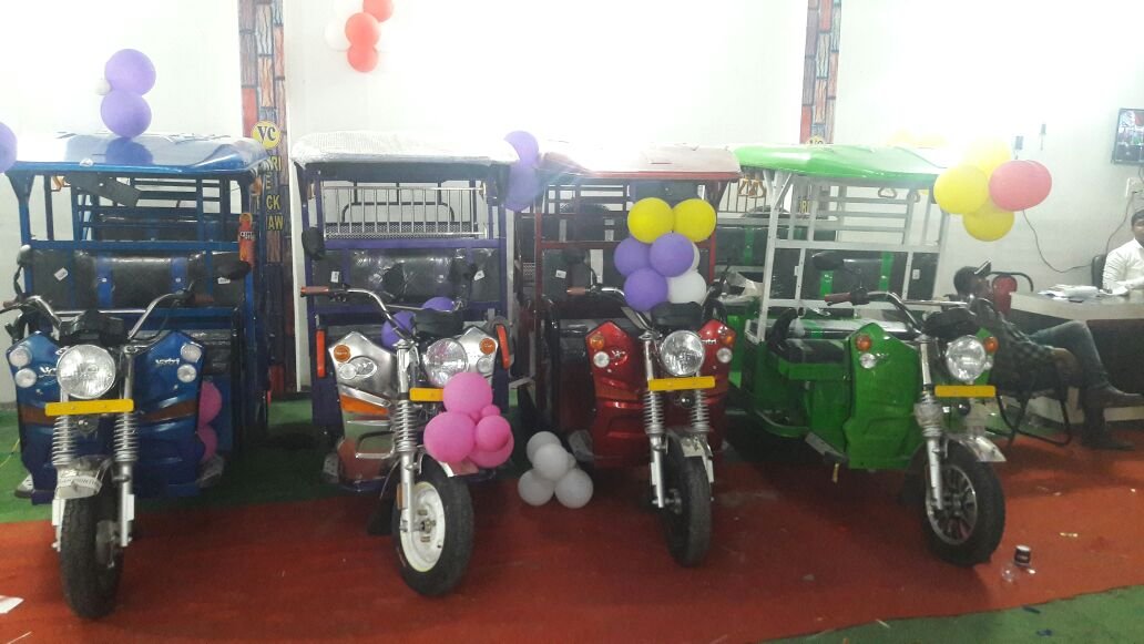 बहराइच में यात्री ई-रिक्शा शो रूम का हुआ भव्य उदघाट्न, प्रदूषण मुक्त और पर्यावरण मित्र हैं ई-रिक्शे | New India Times