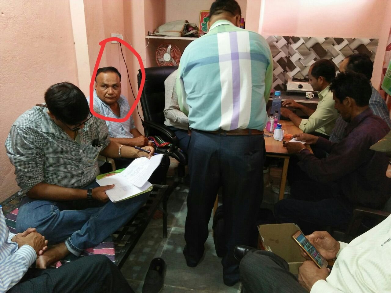 सिराली में पटवारी रिश्वत लेते रंगे हाथों गिरफ्तार | New India Times