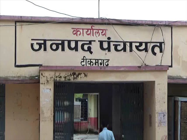 जनपद पंचायत सीईओ द्वारा मांगी गई रिश्वत ना देने पर दो रोजगार सहायकों को पद से किया बर्खास्त | New India Times