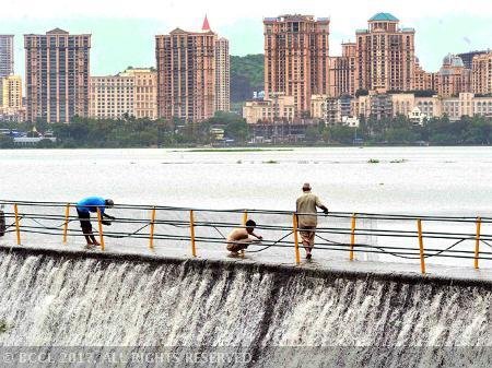मुंबई और आस पास में मूसलाधार बारिश, मुंबई को पानी आपूर्ति करने वाली झीलों का बढ रहा है जलस्तर | New India Times