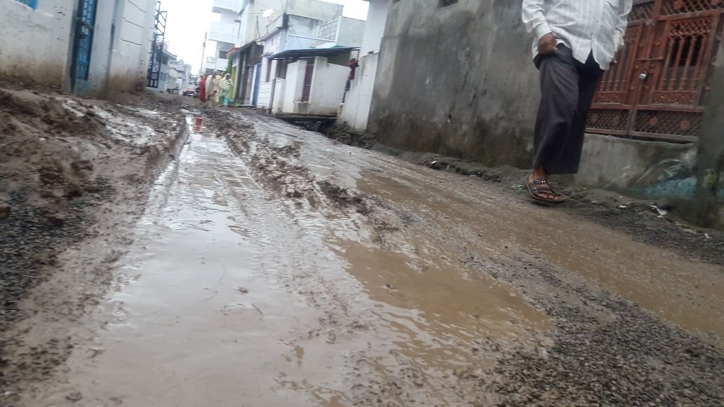 बदहाल छपारा: मूलभूत सुविधाओं को पूरी कराने में ग्राम पंचायत छपारा पूरी तरह फेल, नगर के प्रत्येक वार्ड में गंदगी का अंबार | New India Times