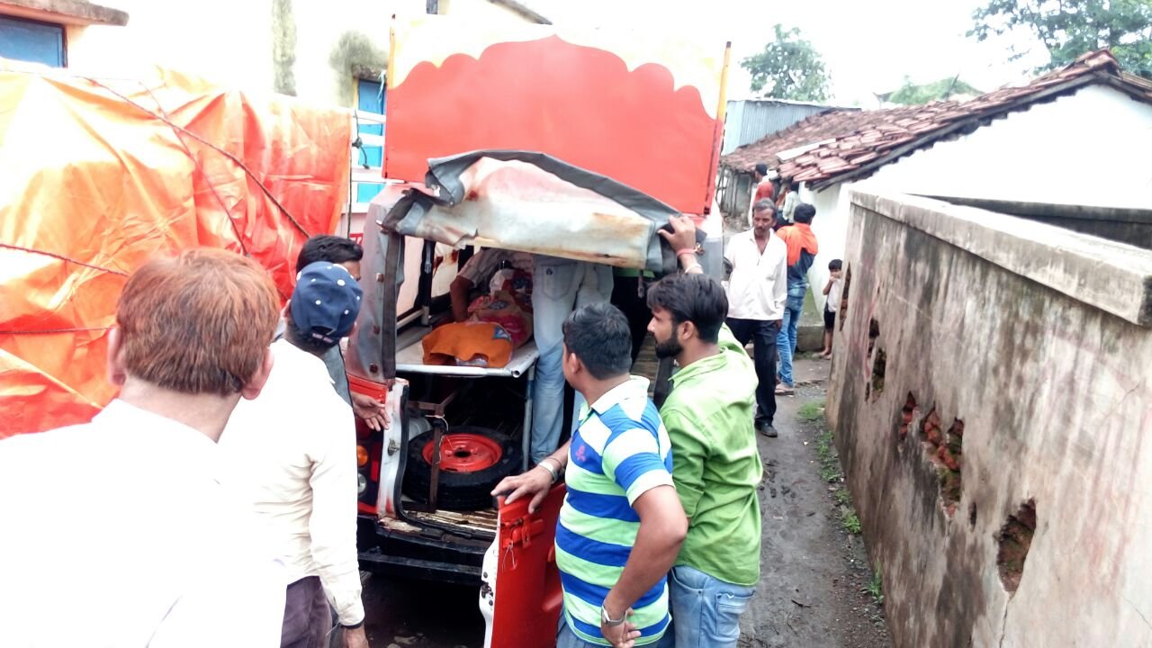 महिला की उपचार के दौरान मृत्यु, बजरंग अखाड़ा द्वारा संचालित निःशुल्क मुक्तिरथ से शव को निवास स्थान तक पहुंचाने की दी गई सेवा | New India Times
