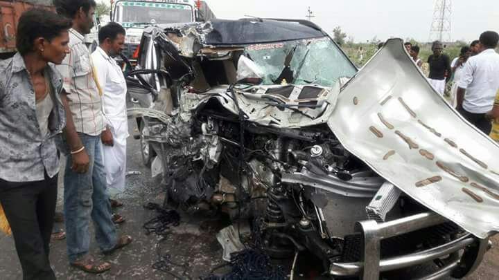 खेड़ा से दर्शन कर वापस आते वक्त हुआ सडक हादसा, एक की मौत तीन घायल  | New India Times