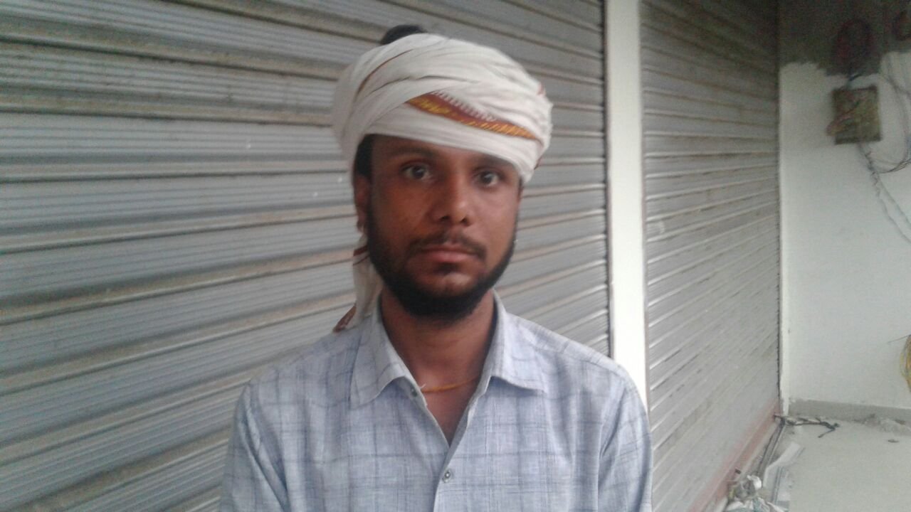 लापरवाह डाॅक्टर: भीड देख डाॅ. पीयूष जैन ने लिखा हाथ पैर दर्द में खुजली की दवा: पं. अभिषेक तिवारी | New India Times