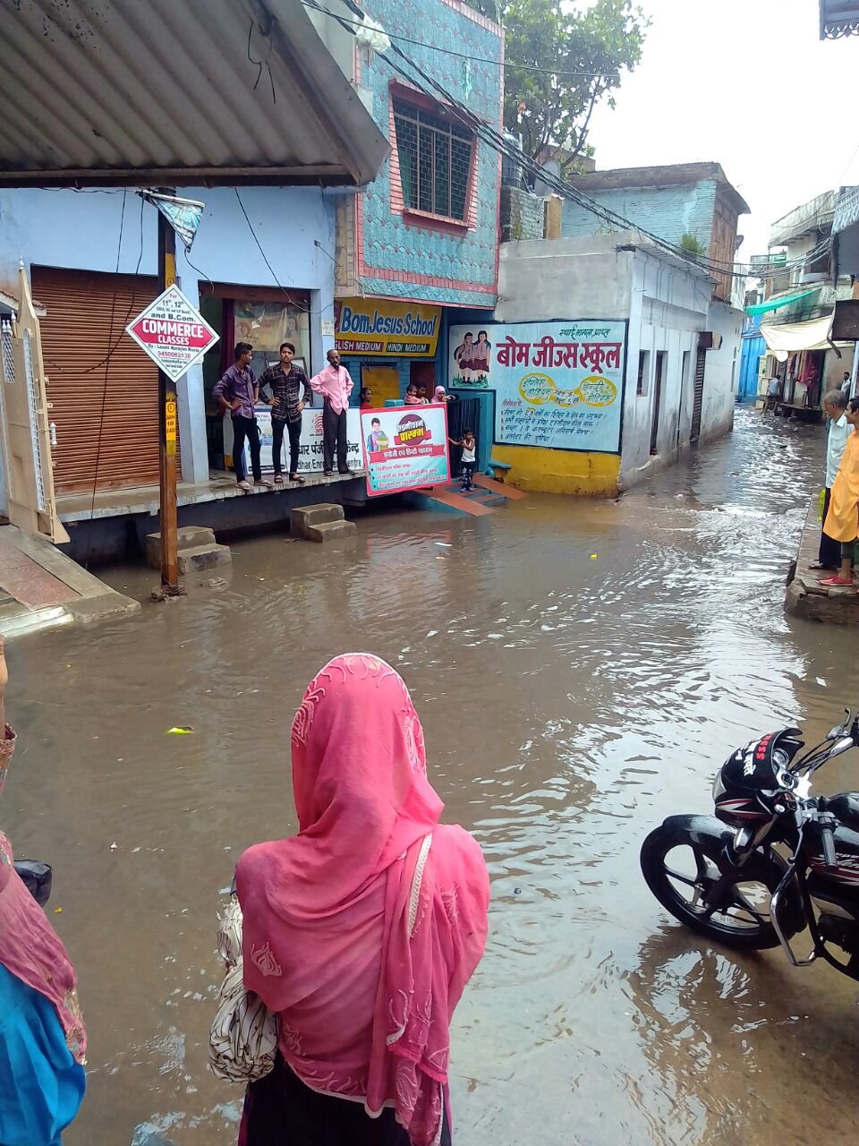 मामूली बारिश ने खोली नगर निगम झांसी की पोल, नालों के सफाई की बडी रकम हो जाती है भ्रष्टाचारियों की नजर | New India Times