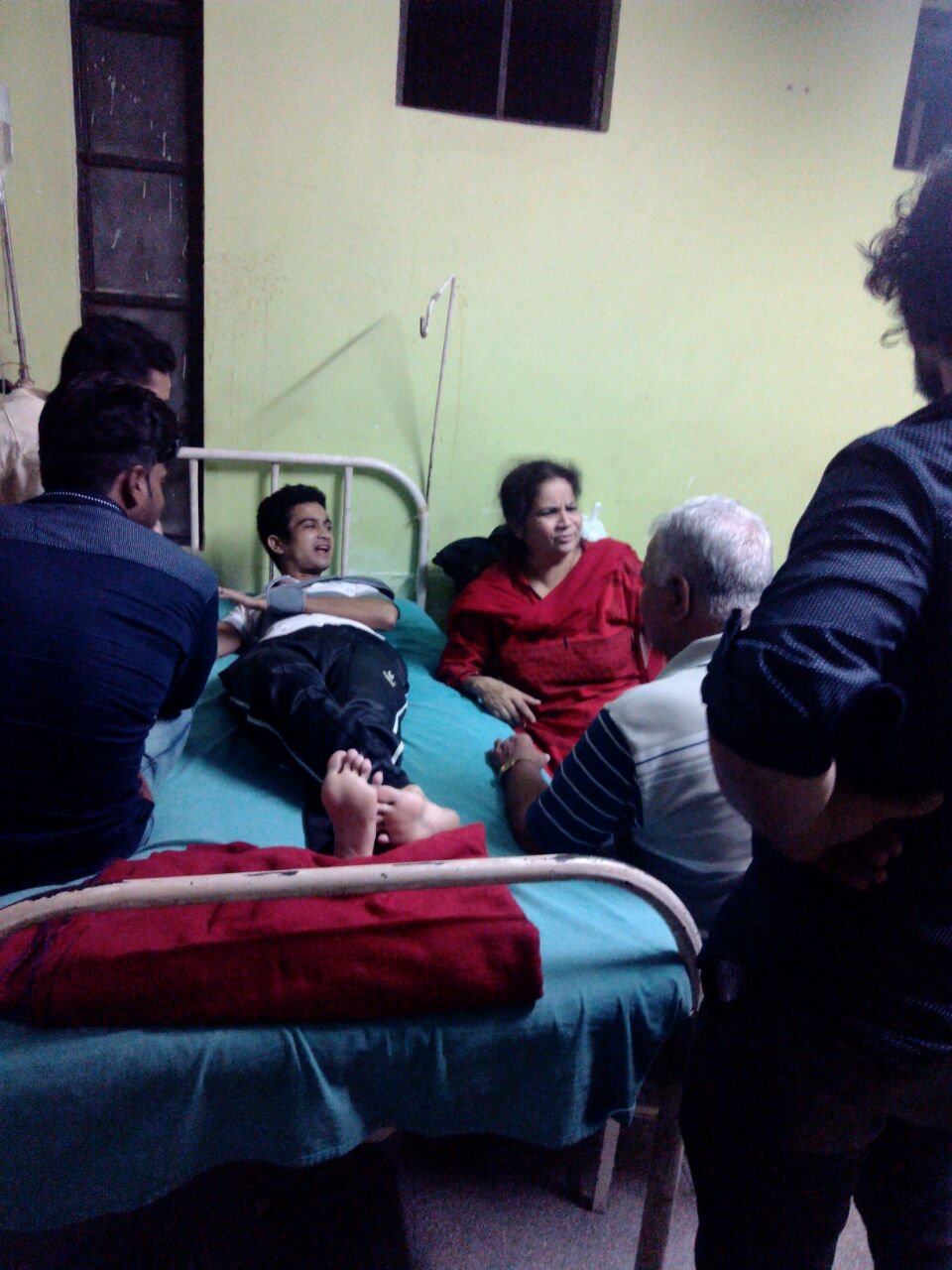 क्रिकेट मैच के दौरान झांसी का युवा क्रिकेटर सैय्यद आसिफ हैदर हुआ घायल | New India Times