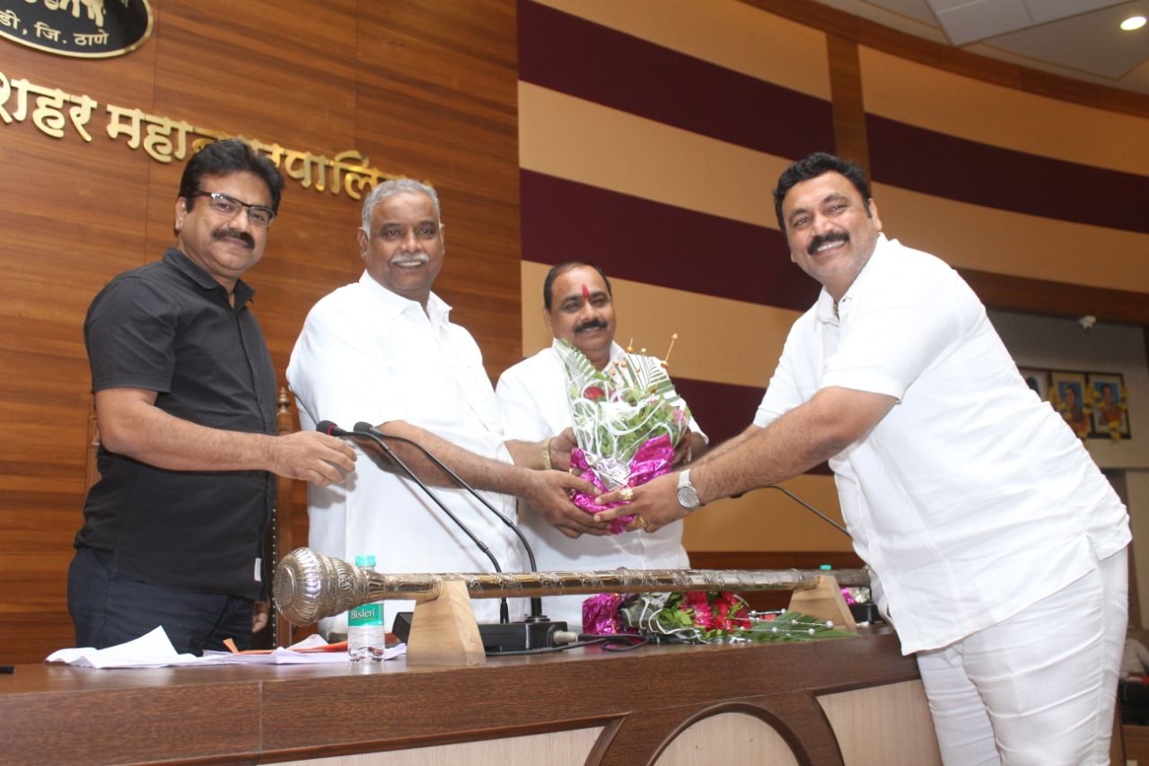 भिवंडी मनपा की पहली महासभा में जन समस्याओं को लेकर हुआ जमकर हंगामा, नगर सेवकों द्वारा उपायुक्त शिंगटे को हटाने की मांग | New India Times