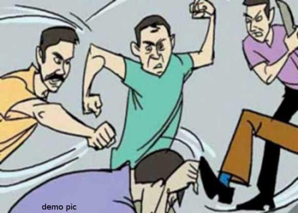 मामूली बात को लेकर युवक की पिटाई व फायरिंग | New India Times