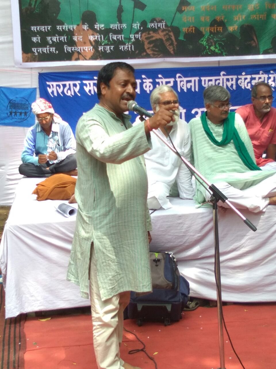 सरदार सरोवर बांध में बिना पुर्नवास विस्थापन के खिलाफ आलोक अग्रवाल दिल्ली जंतरमंतर पर 2 दिवसीय अनशन पर;माँ नर्मदा की 1 लाख संतानों को बिना पुनर्वास नहीं उजाड़ने देंगे: आलोक अग्रवाल | New India Times