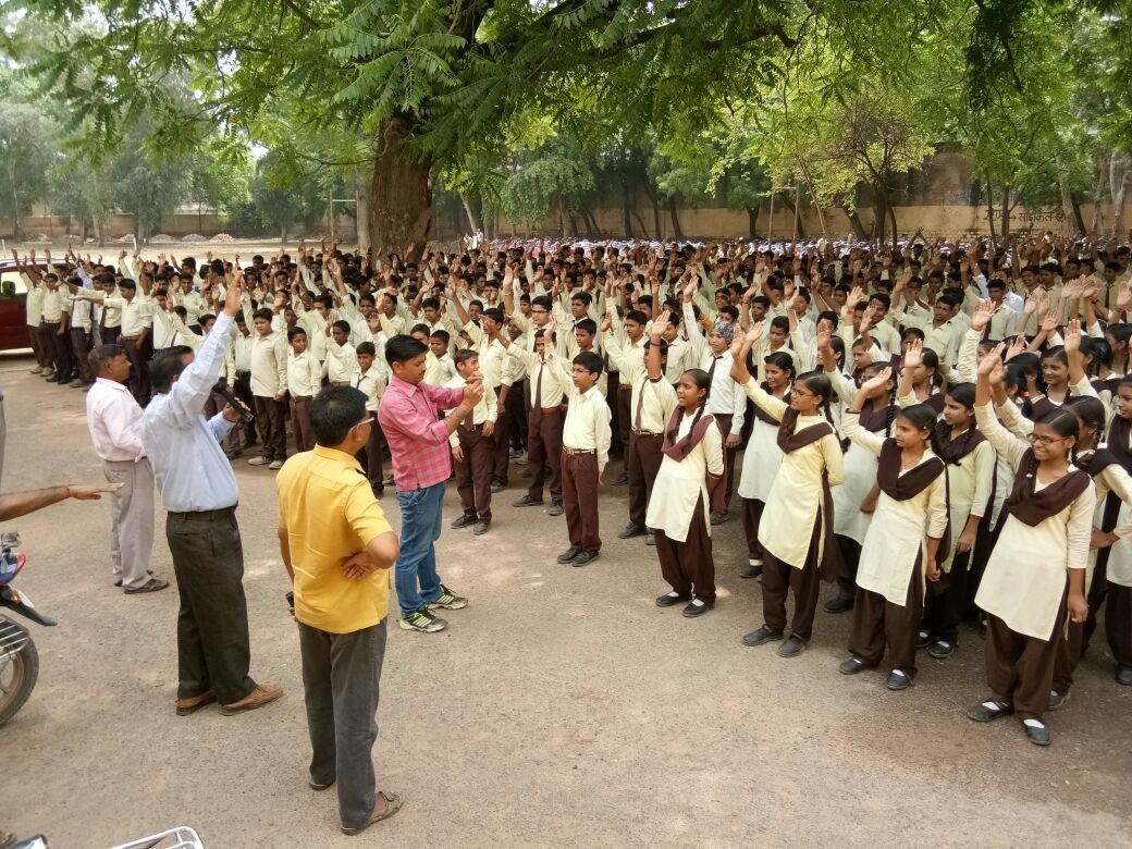 संजीव बरूआ ने शासकीय विद्यालय में पौधरोपण कर छात्र-छात्राओं को दिलाया संकल्प, लोगों को किया जागरूक | New India Times