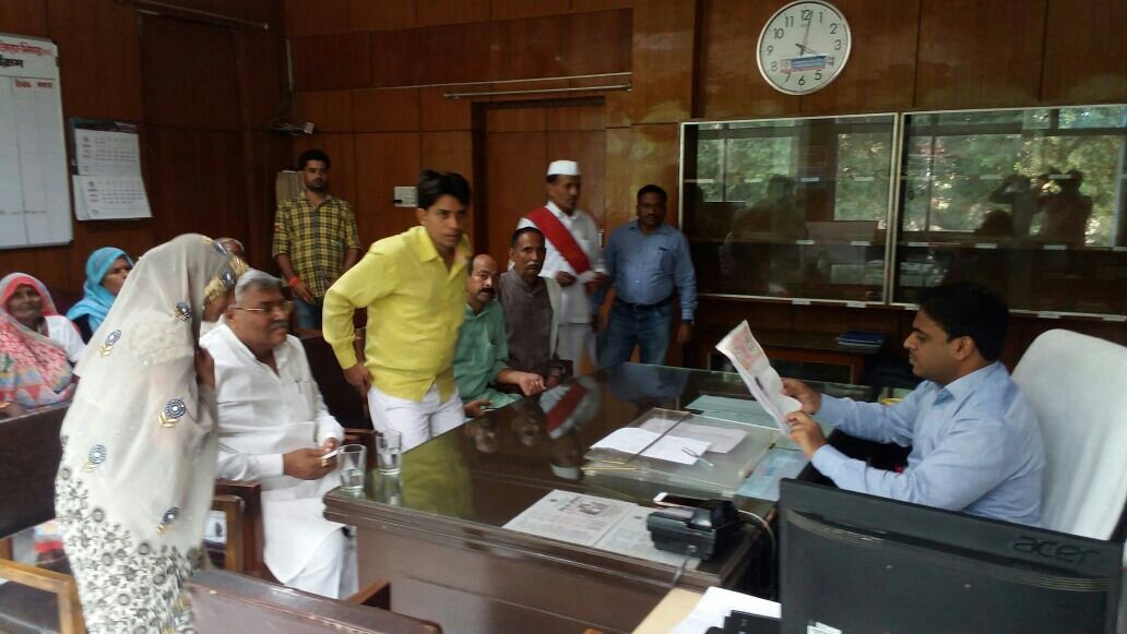 अकोड़ा नगर अध्यक्ष संगीता सुदीप यादव के समर्थन में 4 पार्षदों ने दिया कलेक्टर को शपथ पत्र | New India Times