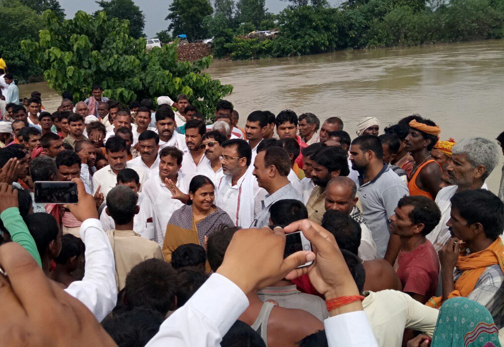 उत्तर प्रदेश में उफनती नदियों का कहर जारी, बहराइच जिला के बाढ पीड़ितों के बीच पहुंचा सपा का प्रतिनिधि मंडल | New India Times