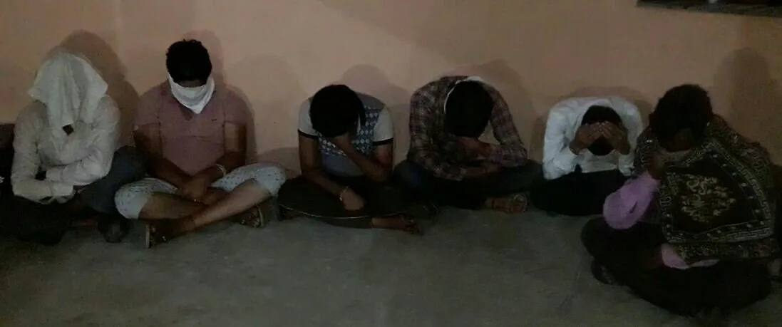चिखली के रिहायशी इलाके में सेक्स रैकेट बेनकाब, 4 महिलाएं 6 पुरूष गिरफ्तार 1 चिखली के रिहायशी इलाके में सेक्स रैकेट बेनकाब, 4 महिलाएं 6 पुरूष गिरफ्तार | New India Times