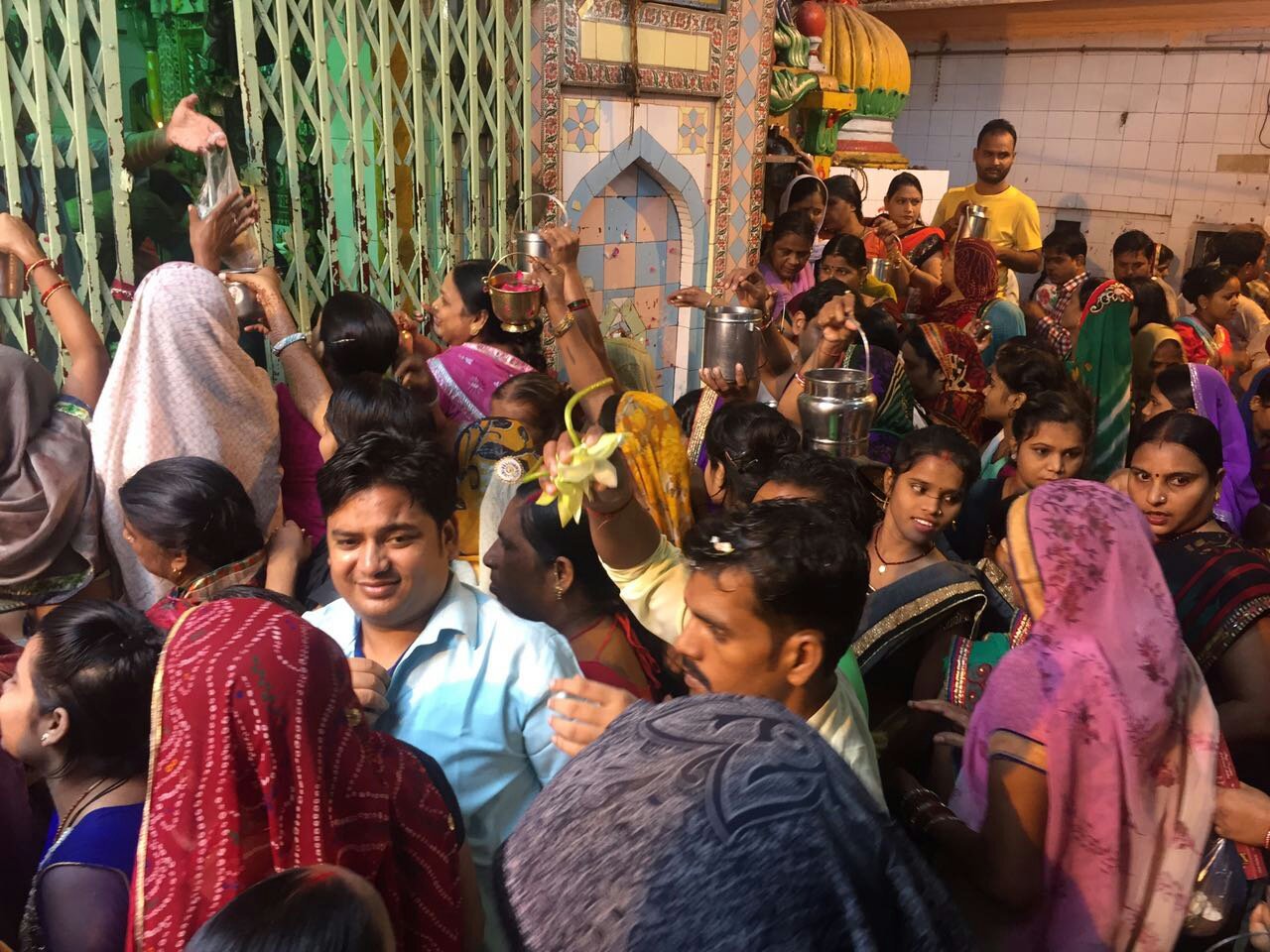 नवरात्र के शुरू होते ही माता के दर्शन के लिए श्रद्धलुओं की लगने लगी है भीड़ | New India Times