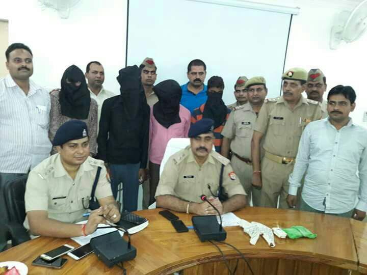 शाहजहांपुर सदर बाजार क्षेत्र में हुए सनसनीखेज लूट का हुआ खुलासा,अंतर्जनपदीय गिरोह के चार सदस्य माल व असलहा सहित गिरफ्तार किया | New India Times