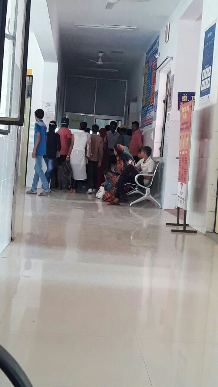 प्राथमिक स्वास्थ्य केंद्र के डॉक्टरों पर लापरवाही बरतने व भ्रष्टाचार का आरोप  | New India Times