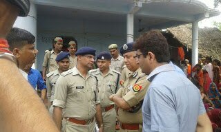 रायबरेली जिला में बदमाशों ने पूर्व प्रधान के घर धावा बोलकर लूटमार के साथ एक व्यक्ति की हत्या कर उसकी पत्नी के साथ किया गैंगरेप | New India Times