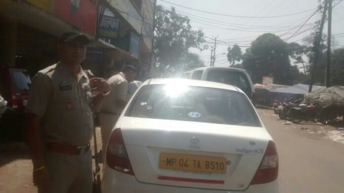 बिना सुरक्षा व्यवस्था के प्राइवेट वाहन से कैश शिफ्ट करने पर पुलिस ने बैंक को दिया नोटिस | New India Times