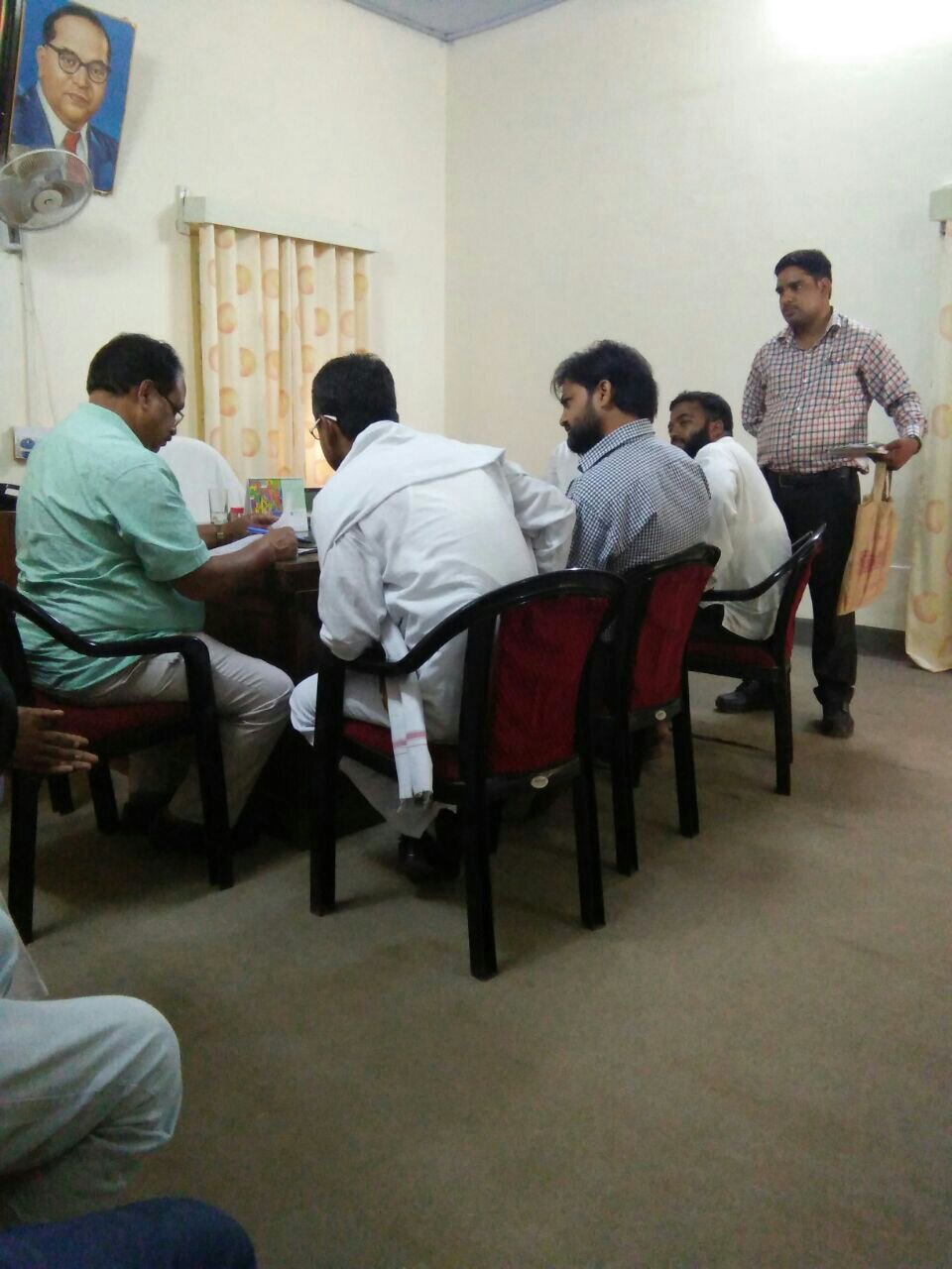 झांसी इमामबाड़ा इलाके में जल संकट को लेकर दिया गया ज्ञापन | New India Times