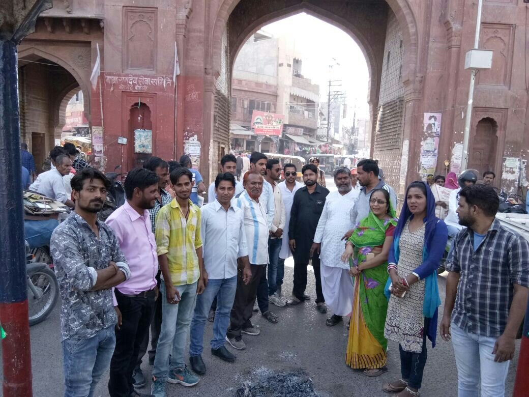 बेरोज़गारी व मंहगाई के खिलाफ जमकर प्रदर्शन, फूंका प्रधानमंत्री मोदी का पुतला | New India Times