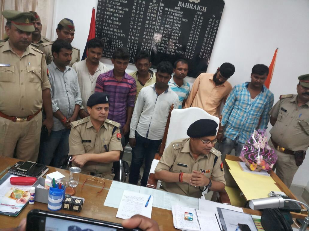 एटीएम से फ्राड कर पैसा निकालने वाले शातिर अपराधी गिरफतार 2 एटीएम से फ्राड कर पैसा निकालने वाले शातिर अपराधी गिरफतार | New India Times