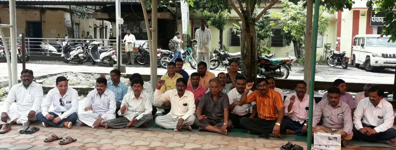 महाराष्ट्र में राजस्व कर्मियों का "काम-बंद" आंदोलन दूसरे दिन भी रहा जारी, जनता की मुश्किलें बढीं | New India Times