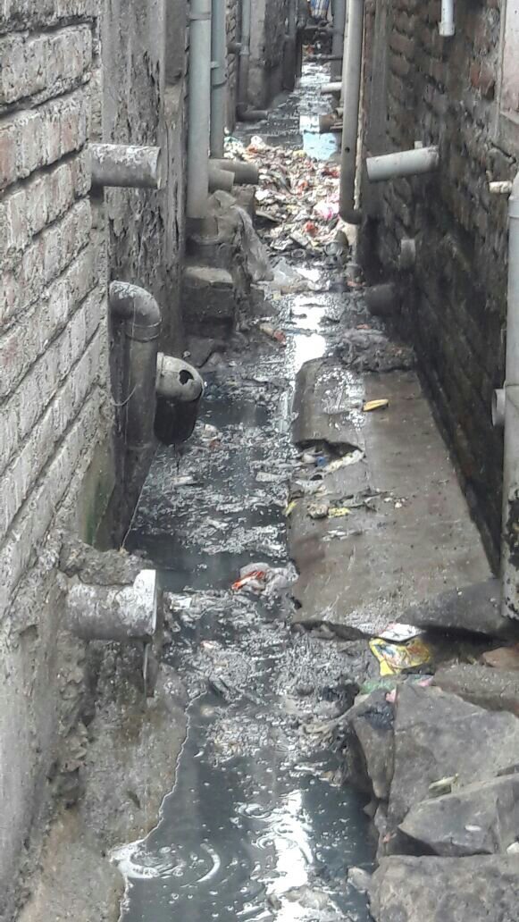 धुलिया शहर में स्वच्छता अभियान की खुली पोल, महीनों नहीं होती है नालों की सफाई | New India Times