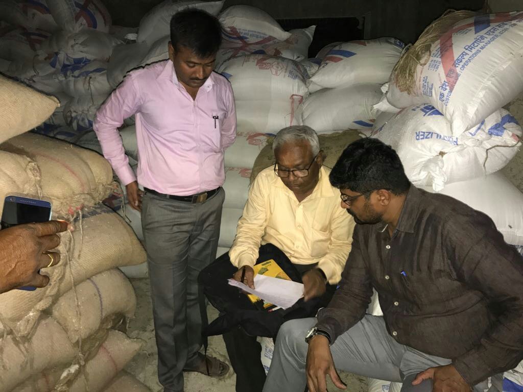 सरकारी राशन के अनाज का अवैध जखीरा जप्त, बुलढाणा तहसीलदार बगले की बड़ी कार्रवाई, राशन दुकानदार सहित 4 पर अपराध दर्ज | New India Times