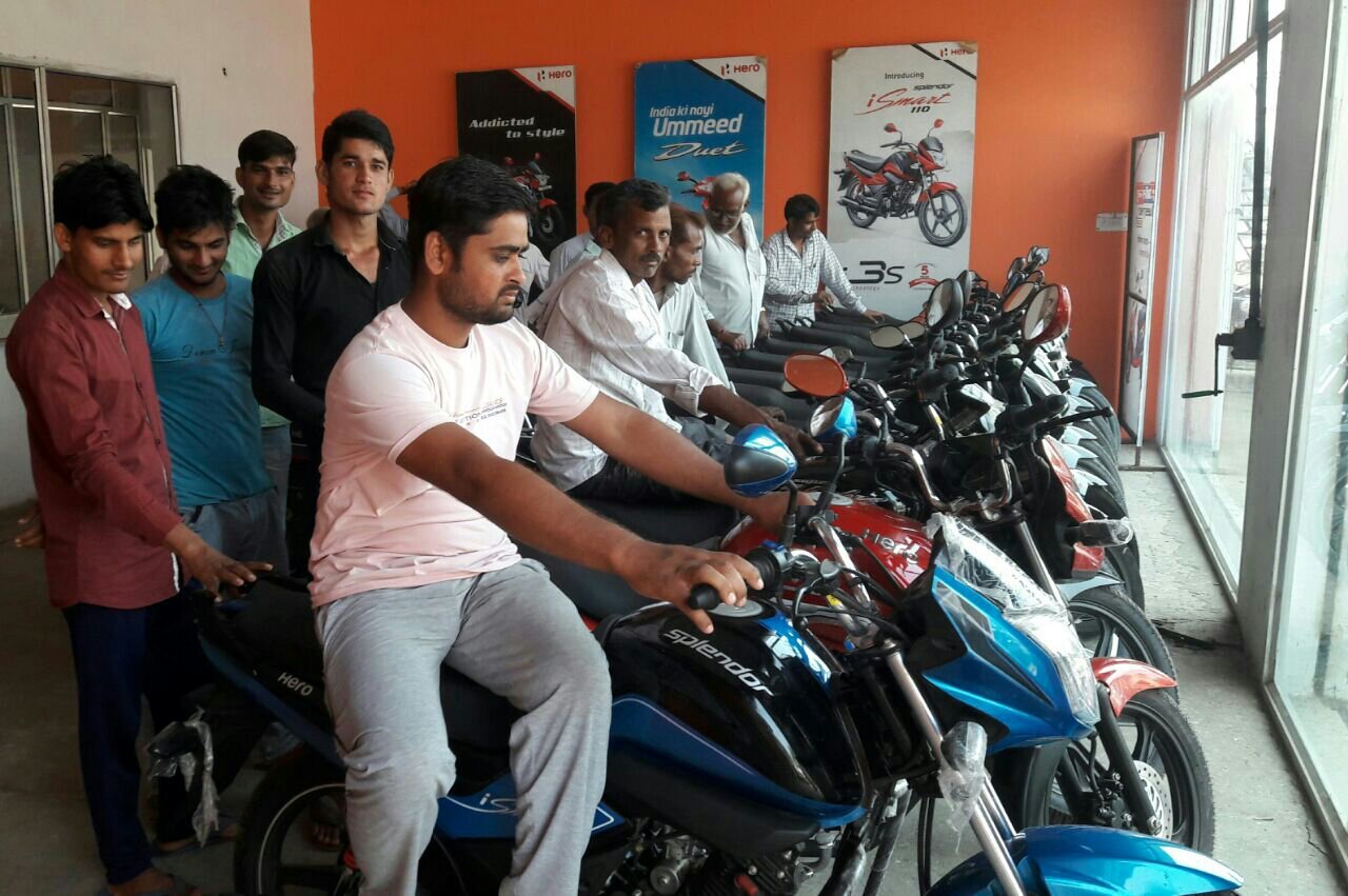 सिंह मोटर्स (हीरो शोरुम) जहांगीरपुर ग्रेटर नोएडा में धनतेरस पर्व पर हुई बम्पर सेल | New India Times