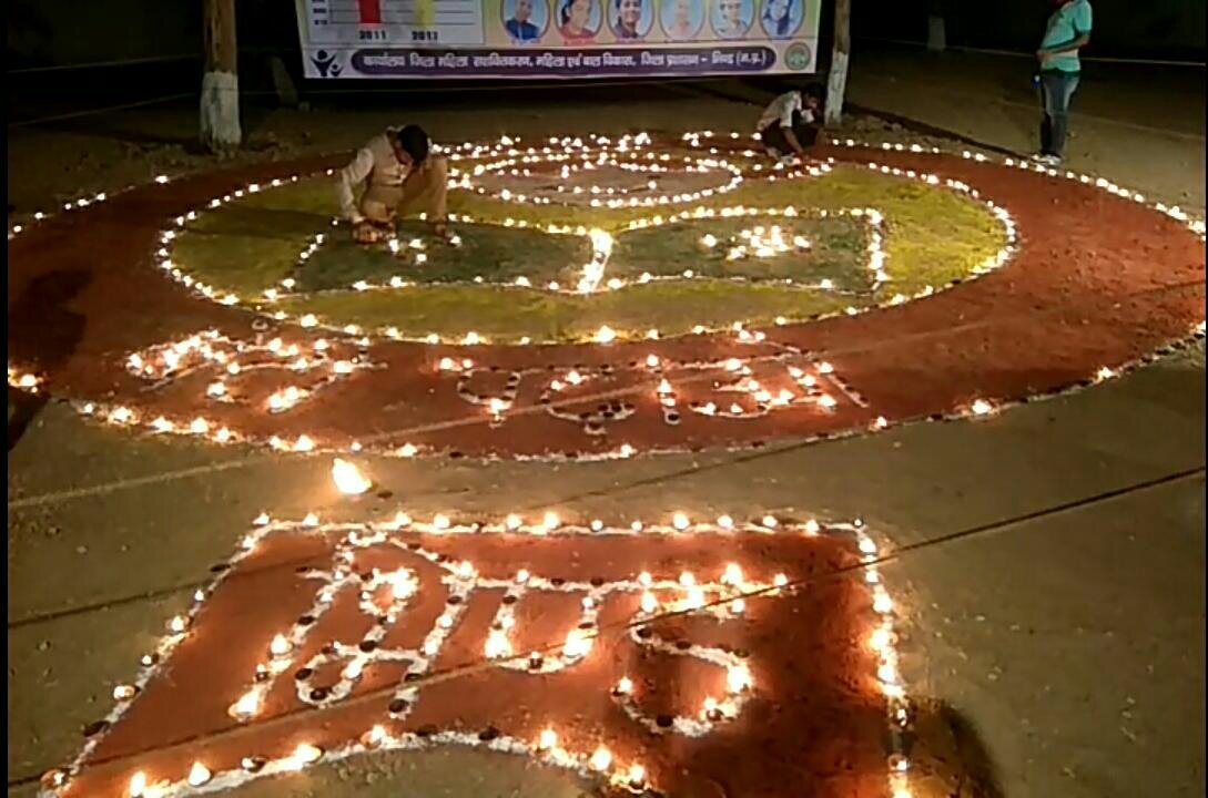 दीपावली के अवसर पर दो हजार से अधिक लोगों ने शहीदों की याद में जलाए दिये | New India Times