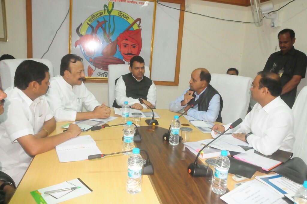 अवैध कीटनाशक विक्रेताओं पर होगी कार्रवाई : देवेंद्र फडणवीस | New India Times