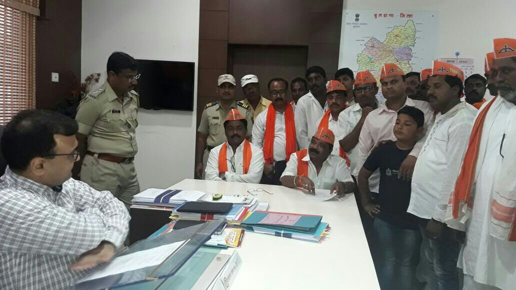 बुलढाणा में शिवसेना के पूर्व विधायक विजयराज शिंदे के नेतृत्व में निकला भव्य आक्रोश मोर्चा, हज़ारों लोग ने की शिरकत 3 बुलढाणा में शिवसेना के पूर्व विधायक विजयराज शिंदे के नेतृत्व में निकला भव्य आक्रोश मोर्चा, हज़ारों लोग ने की शिरकत | New India Times