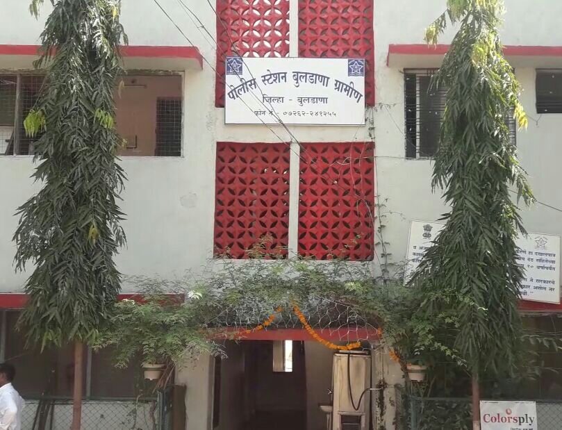 "पानी वाले बाबा" के खिलाफ बुलढाणा ग्रामीण थाने में अपराध दर्ज, एड्स-कैंसर से मुक्त कराने का कर रहा था दावा | New India Times