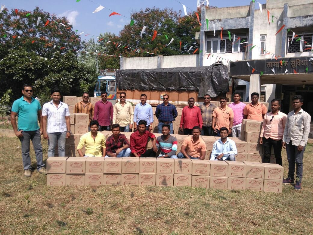 मुर्गी के दाने में छुपा कर ले जा रहे ट्रक से 15 लाख रूपये से अधिक का अवैध शराब बरामद, ट्रक चालक गिरफ्तार | New India Times