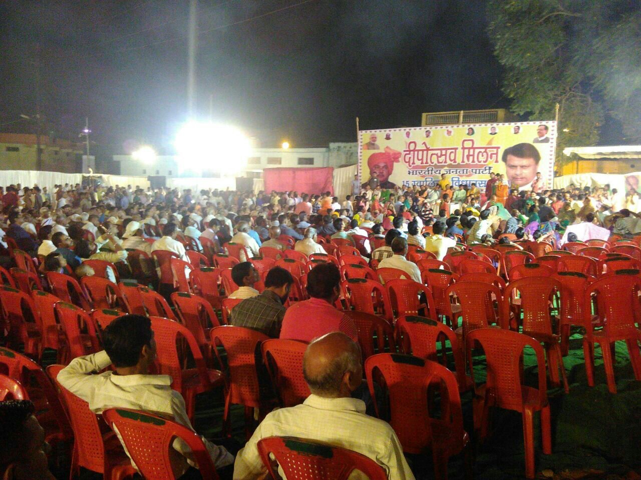 उच्च शिक्षा मंत्री द्वारा आपसी सौहार्द बढाने के लिए दीपोत्सव का हुआ भव्य आयोजन | New India Times