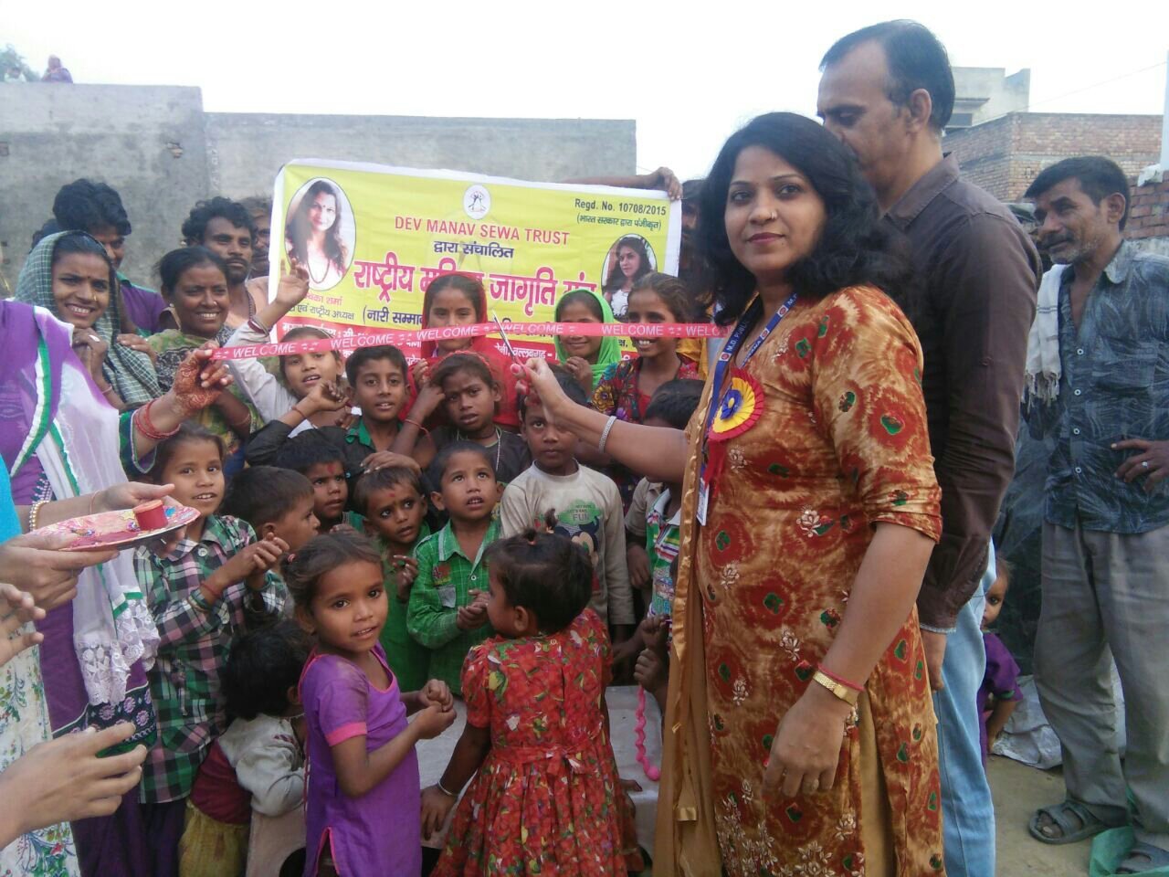 स्लम बस्ती में देव किडर गार्डन विधालय हुआ आरंम्भ, राष्ट्रीय महिला जागृति मंच की अध्यक्षा ने रिबन काट किया उद्घाटन  | New India Times