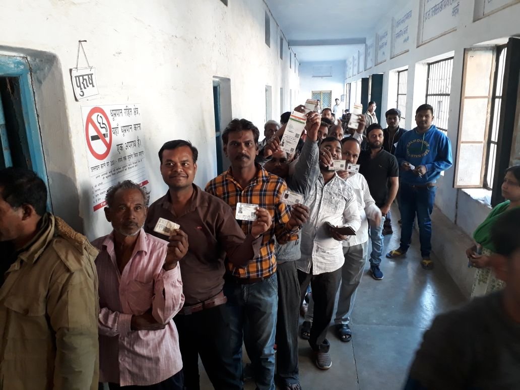 झाँसी नगर निगम में 52.08% और पूरे झांसी जनपद के नगरपालिका व नगर पंचायतों में 57.45% हुआ मतदान | New India Times