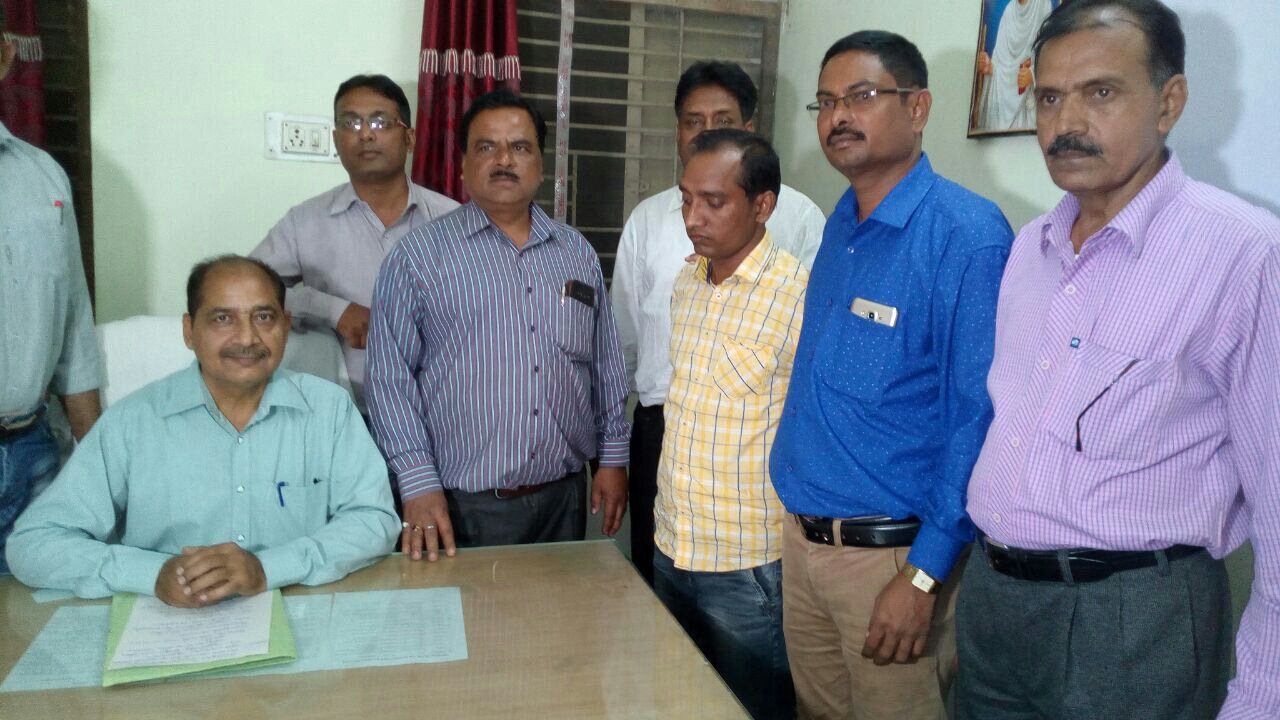 उच्च शिक्षा विभाग का बाबू रिश्वत लेते रंगे हाथों गिरफ्तार, कोचिंग पंजीकरण प्रणाम पत्र जारी करने के लिए मांगी थी रिश्वत | New India Times