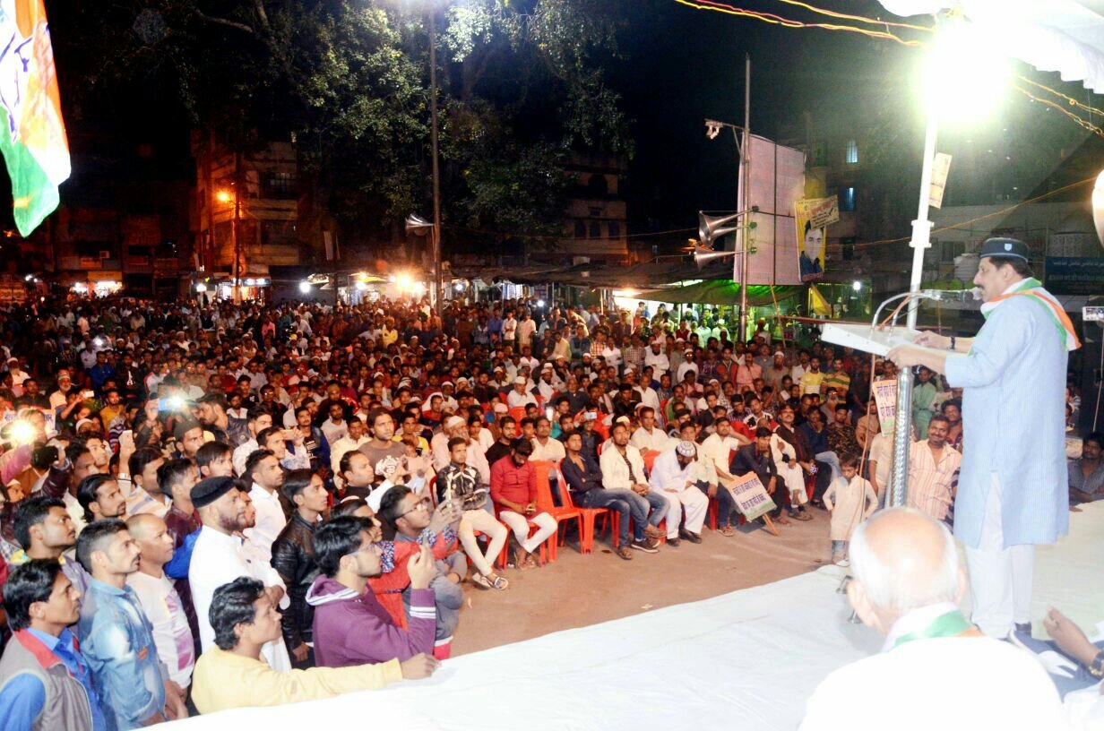 नोटबंदी के एक वर्ष पूर्ण होने पर कांग्रेसियों ने भोपाल में सभा कर प्रधान मंत्री व मोदी सरकार पर साधा निशाना | New India Times