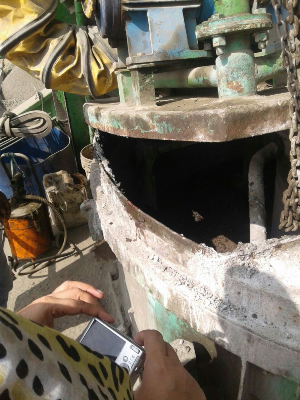 कांक्रीट मिक्सिंग मशीन पर काम करते समय नाबालिग युवक की मौत  | New India Times