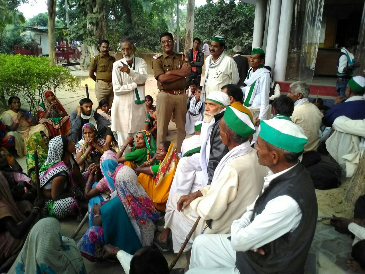 भारतीय किसान यूनियन ने किया खीरों थाना का घेराव, किसानों की मांगों पर योगी सरकार नहीं दे रही है ध्यान | New India Times