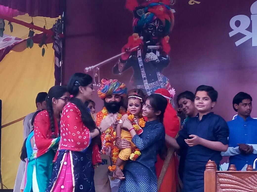 विश्व प्रसिद्ध संत कमल किशोर नागर की भिंड में चल रही श्रीमद् भागवत कथा के चतुर्थ दिवस पर श्री कृष्ण का जन्मोत्सव मनाया गया | New India Times