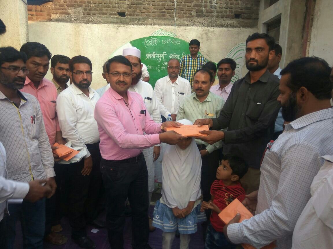 जि.प उर्दू शिक्षकों द्वारा मृतक शिक्षकों के परीवार को दी गई कारीब 7 लाख की आर्थिक मदद | New India Times