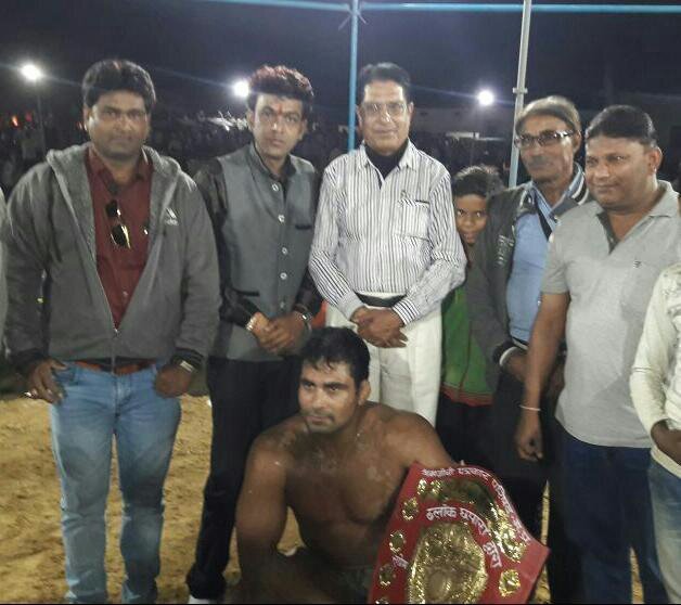 छपारा में 51 हजार का दंगल दिल्ली के कुलदीप ने जीता, श्रमजीवी पत्रकार परिषद मप्र ब्लॉक इकाई छपारा ने शील्ड देकर प्रथम पुरस्कार से नवाजा; महिला और पुरुष के बीच कुश्ती रही आकर्षण का केंद्र | New India Times