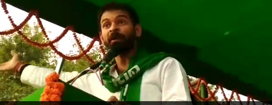 लालू प्रसाद यादव के बेटे और पूर्व स्वास्थ्य मंत्री तेज प्रताप यादव ने बिहार के उप मुख्यमंत्री सुशील मोदी को घर में घुस कर मारने, बेटे की शादी में तोड़-फोड़ और हंगामा करने की दी धमकी | New India Times