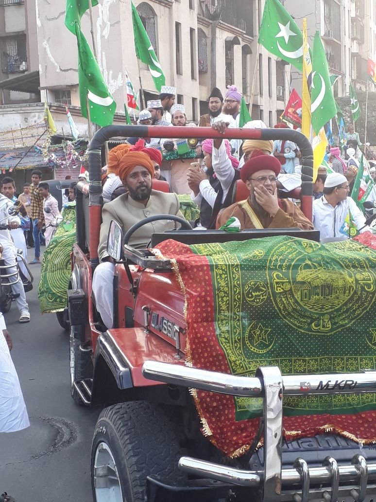 ईद मिलाद के मौके पर मीरारोड में मनाया गया जश्न ईद मिलादुन नबी (सल.) व कराया गया मुवे मुबारक की जियारत | New India Times