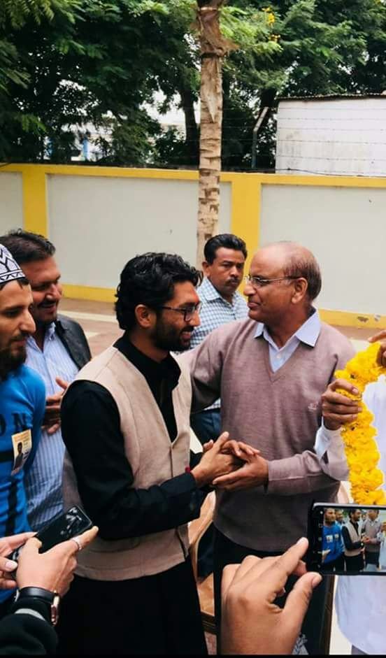 योगेंद्र यादव व हबीब भी उतरे जिग्नेश मेवानी के चुनाव प्रचार में, वडगाम में मेवानी का बढ रहा है जनाधार | New India Times